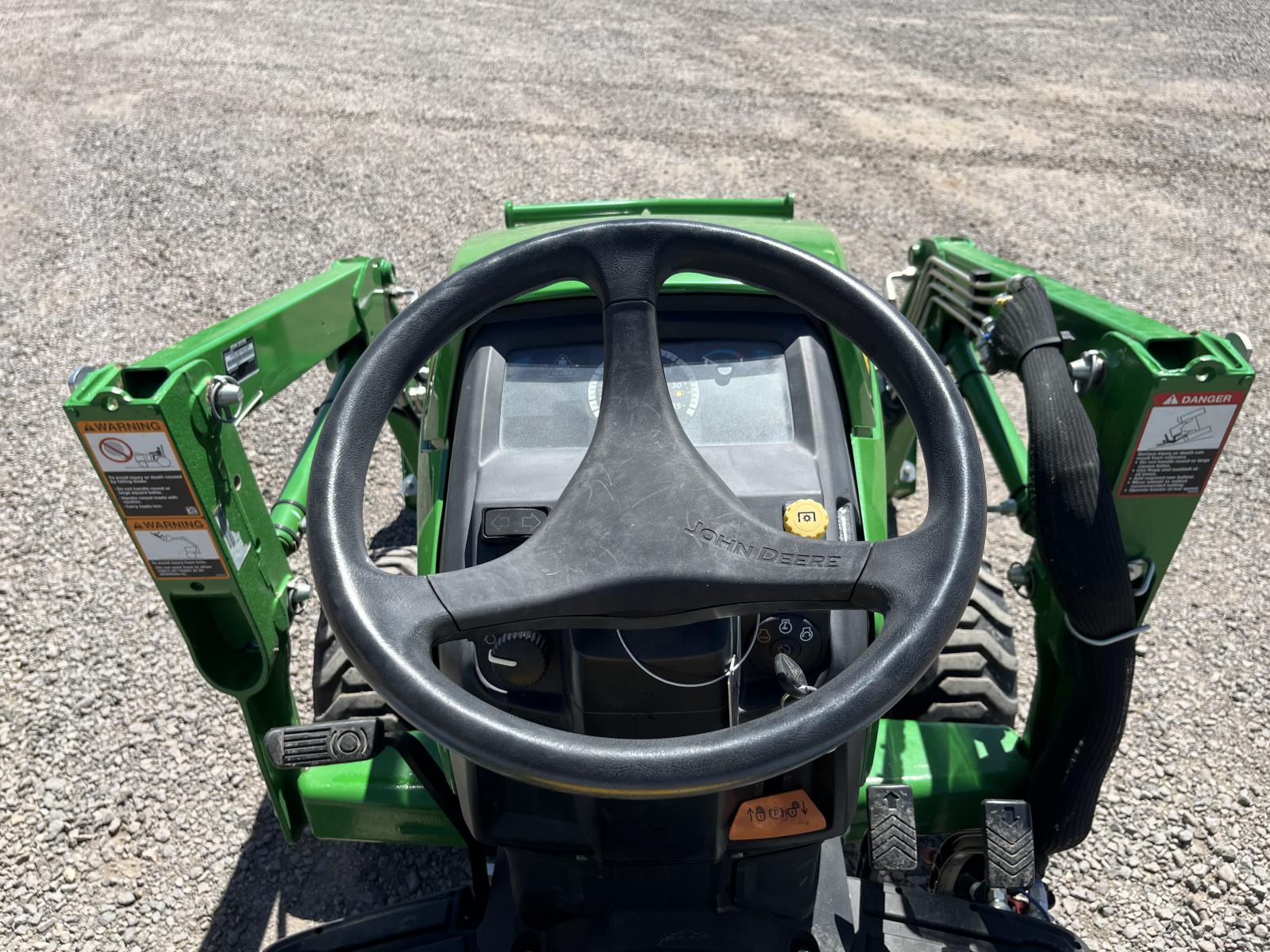 ./imagenes/INVOICE/2019/16954/TRACTOR JOHN DEERE 1023E (8).JPG